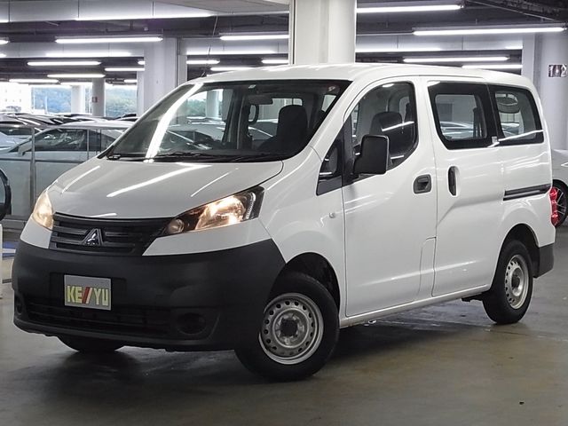 Mitsubishi Delica VAN 2WD