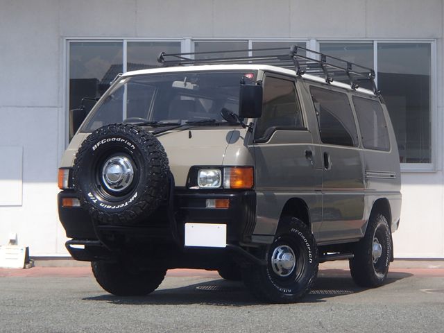 Mitsubishi Delica Starwagon 4WD