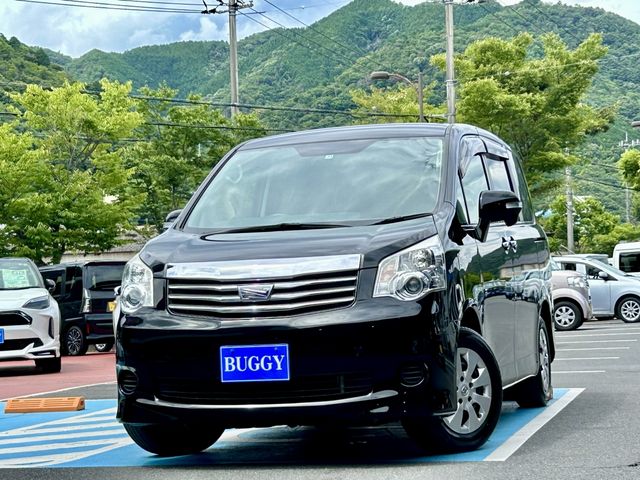 Used TOYOTA Noah