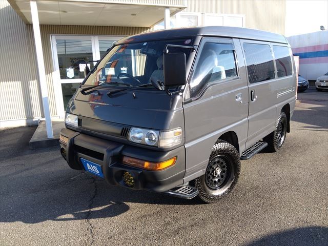 Mitsubishi Delica Starwagon 4WD