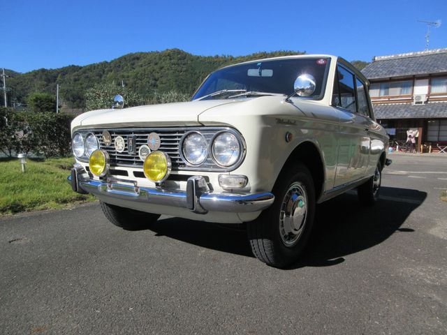 Nissan Bluebird Sedan