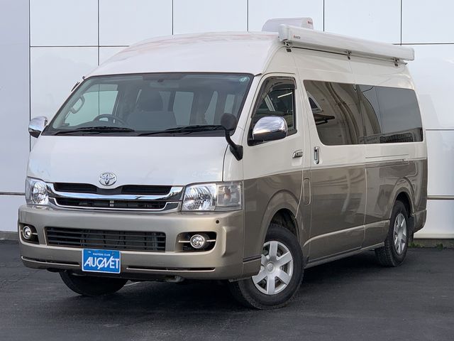 Used TOYOTA HIACE van 4WD