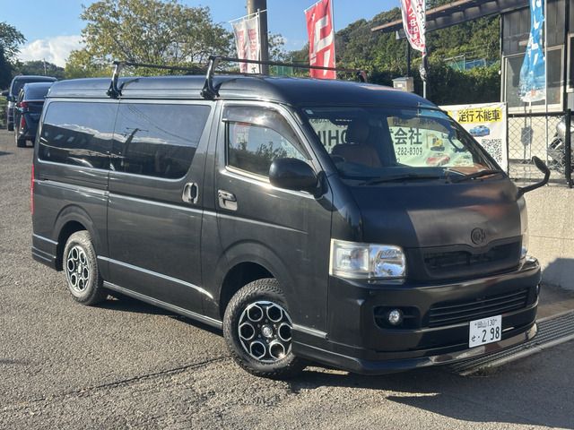 Used TOYOTA HIACE van 4WD