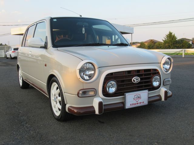 Daihatsu Mira Gino